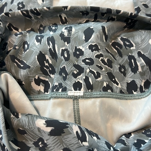 Varley Leopard Cheetah Print Leggings Small Gray Green Black White Animal Print - Picture 11 of 15